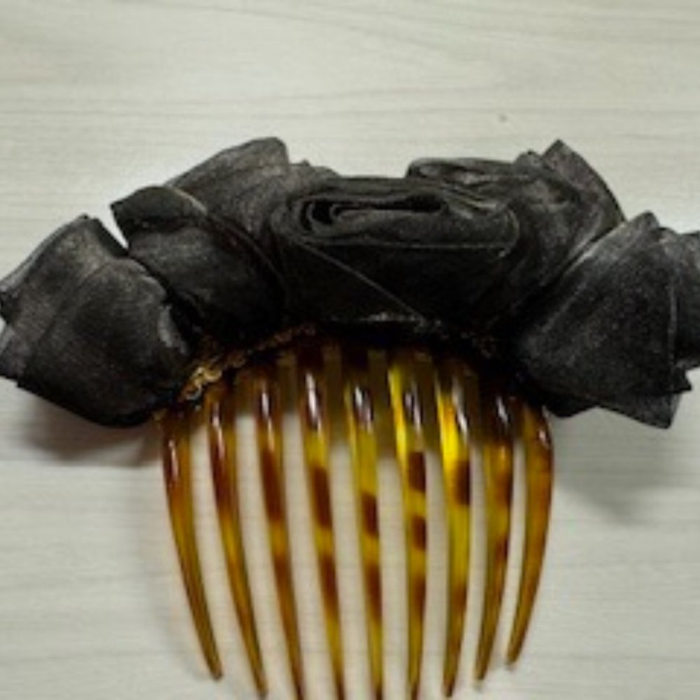 hair comb with  decorative  roses in black with silvery gold sparkle organza